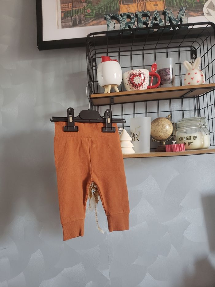 Pantalon 🎀 Disney baby 1 mois 2€ - photo numéro 2