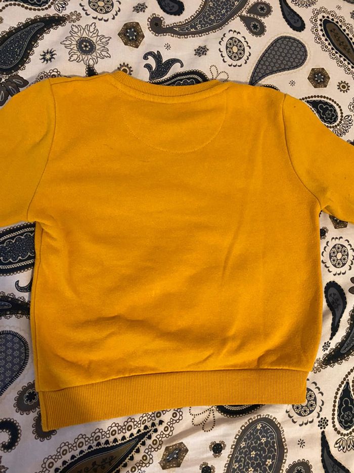 Superbe beau sweat à motifs  Primark moutarde taille 3-4 ans - photo numéro 5