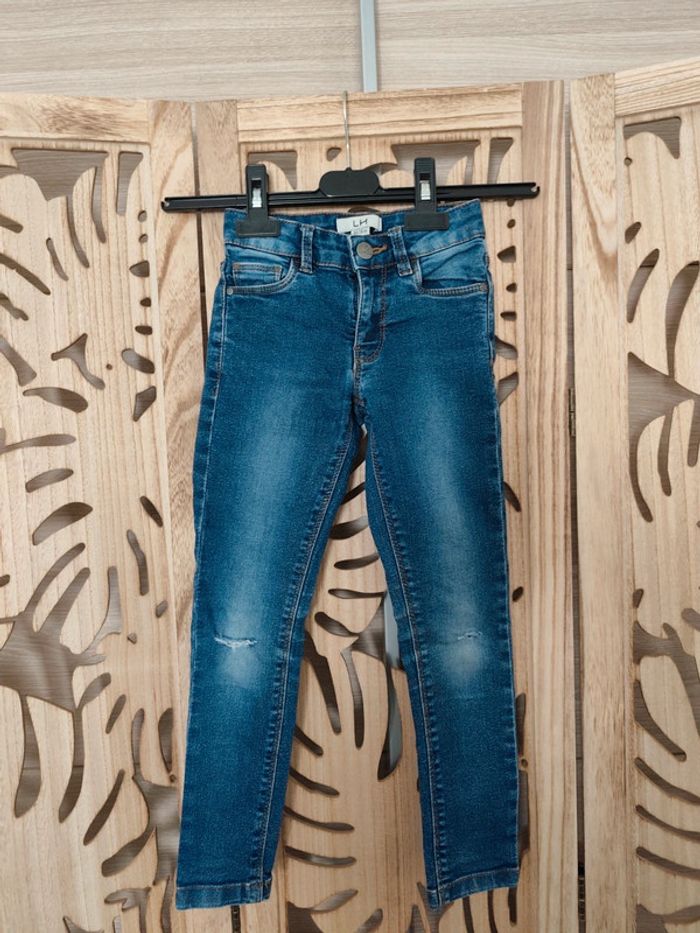 Jean troué Taille 6 ans LH - photo numéro 6