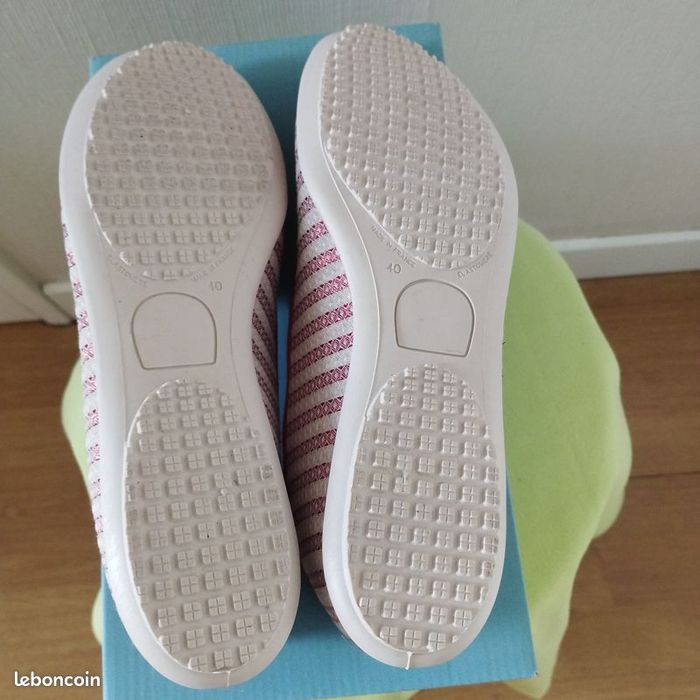Chaussons femme Neuf Pointure 40 - photo numéro 5