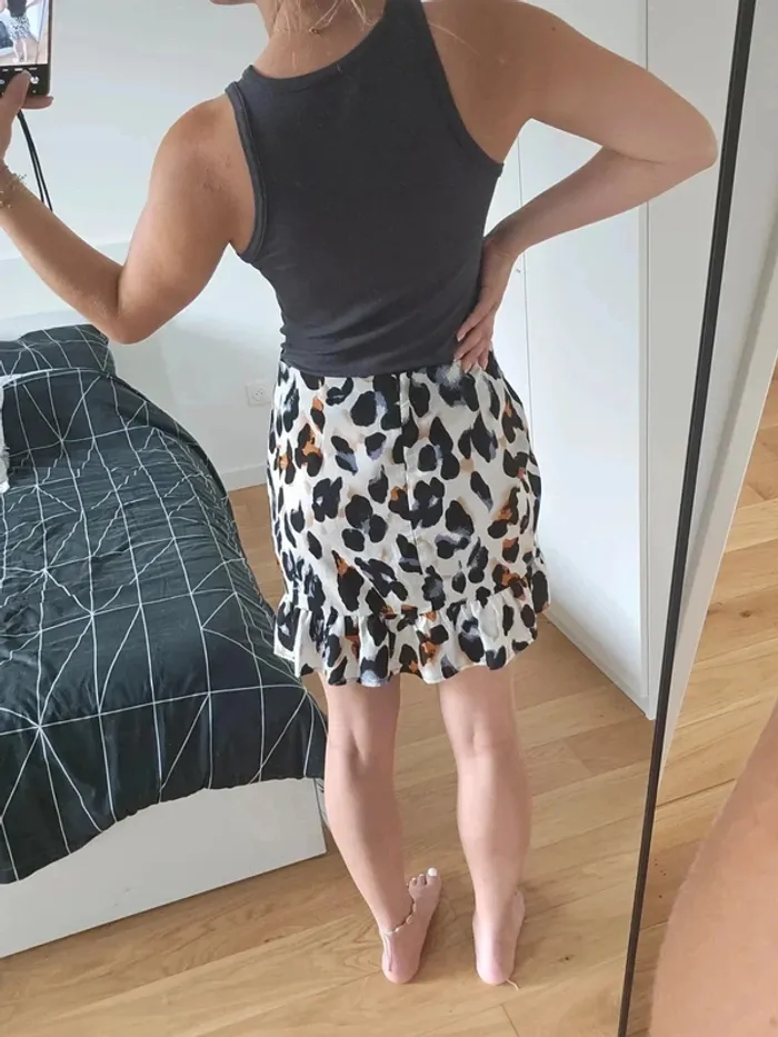 Jupe asymétrique léopard à volants Shein taille 38 / M - photo numéro 2
