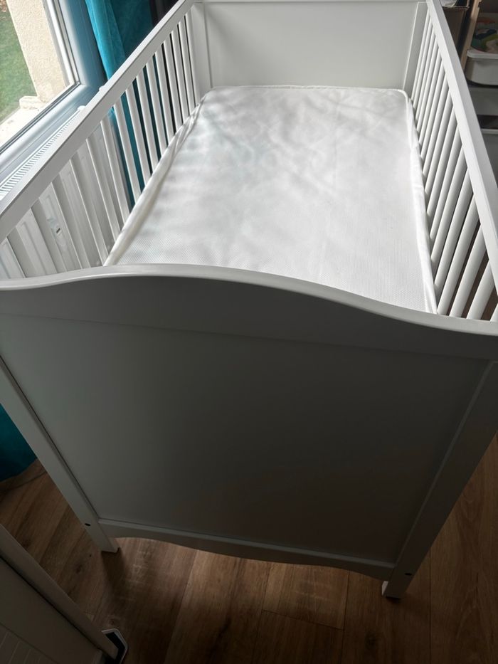 Lit bébé + matelas - photo numéro 2