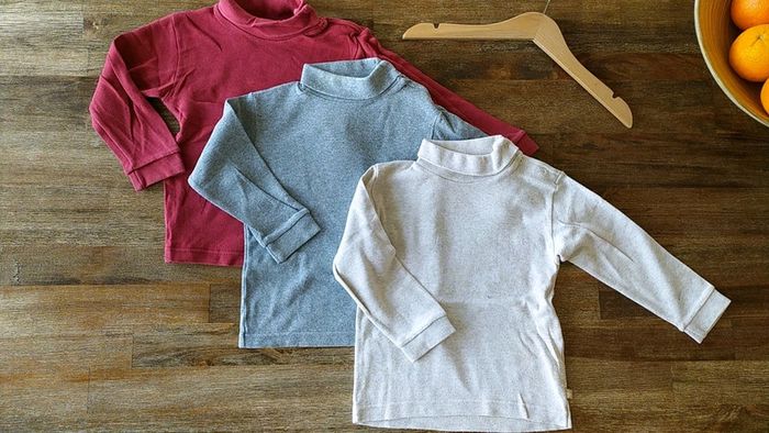 Lot tee shirt col roulé/Kiabi/ 24 mois - photo numéro 2