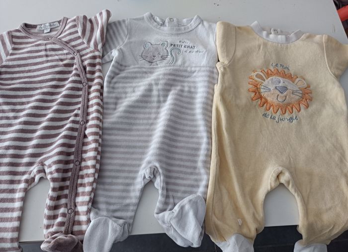 Lot pyjamas velours taille 1 mois
