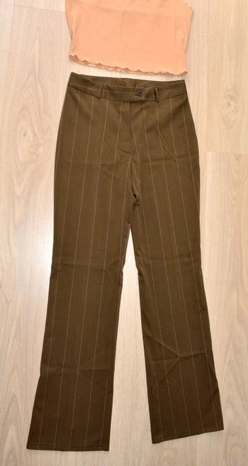 pantalon ajusté droit marron rayures verticales rose clair discrètes taille 34
