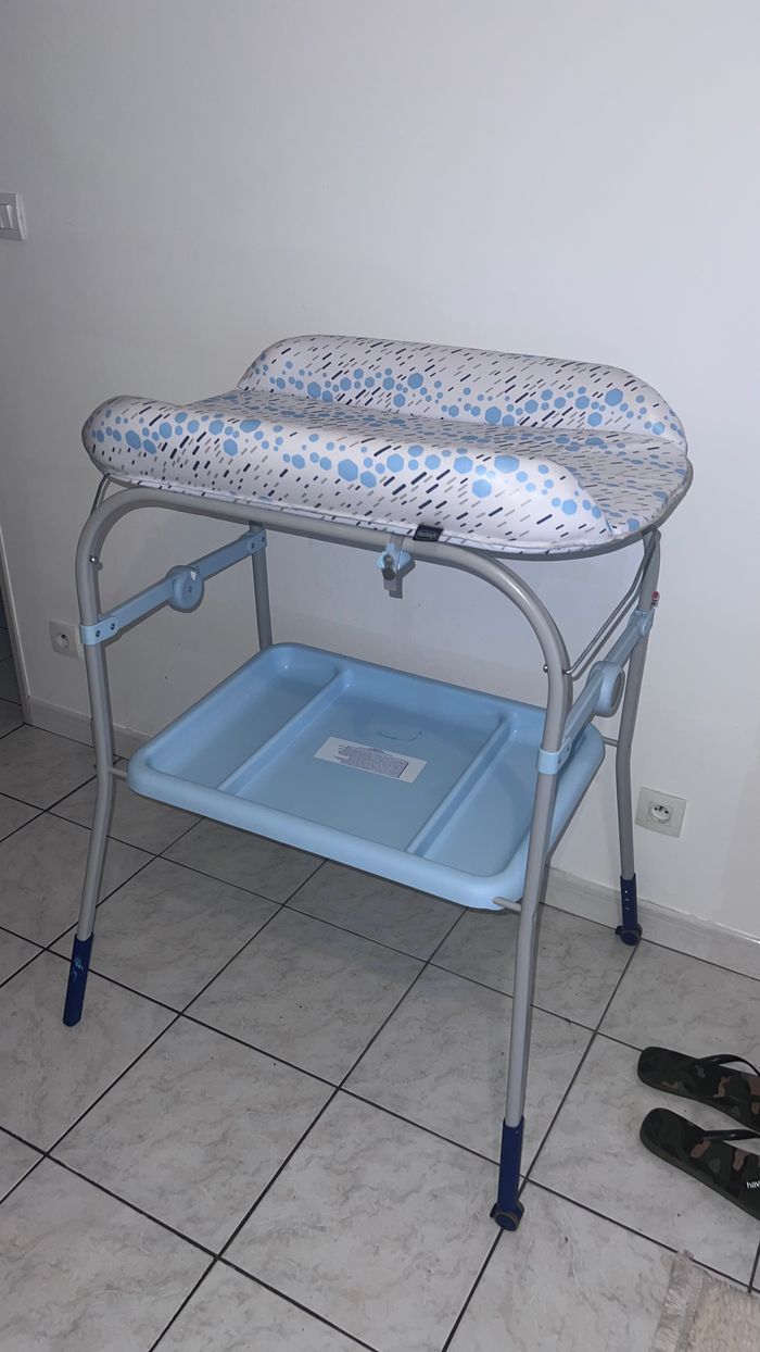 Baignoire + table à langer - photo numéro 3