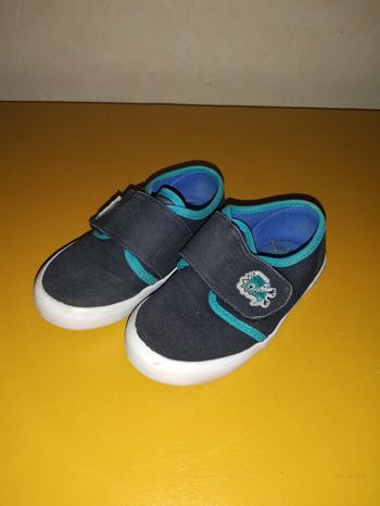 Chaussures en toile taille 25
