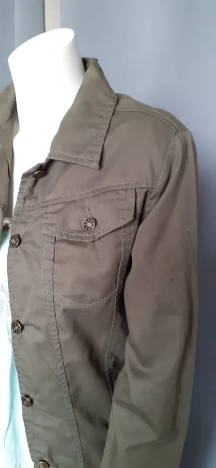 Joli ensemble veste et pantacourt en jean souple - photo numéro 6