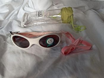 Lunettes de soleil bébé rose et blanc