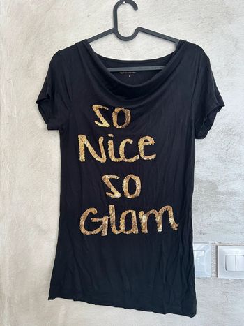 T-shirt noir avec écriture paillettes doré, taille S