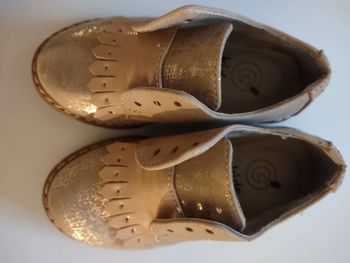 Chaussures derbys sans lacet doré
