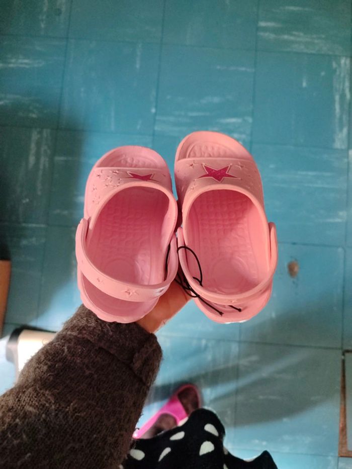 Sandales fillette plastique taille 16/27 neuves - photo numéro 5