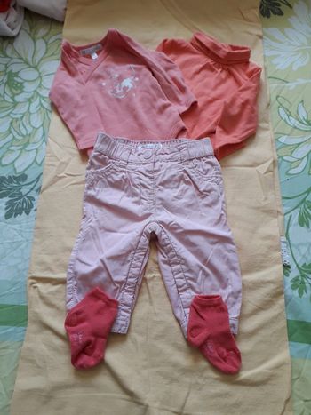 Tenue pantalon body sous pull chaussette