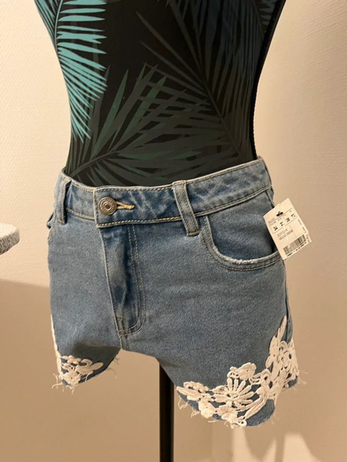 Short jean et dentelle neuf avec étiquette
