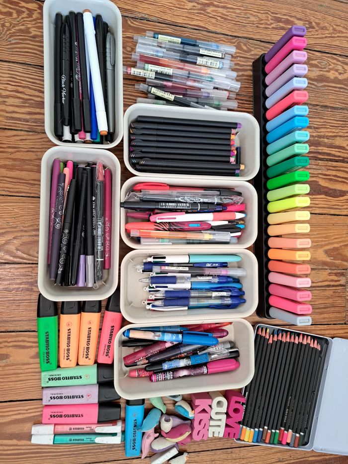 Grand Lot de Plus de 300 Articles Scolaires — Cahiers, Stylos, Calculatrices, et Plus ! - photo numéro 8