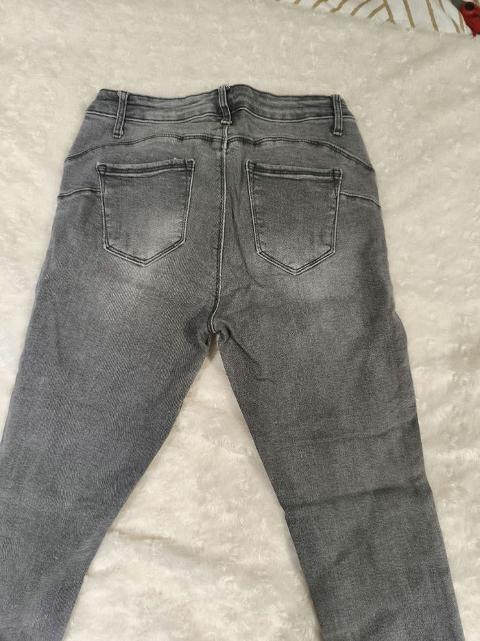 Jean a trous - photo numéro 2