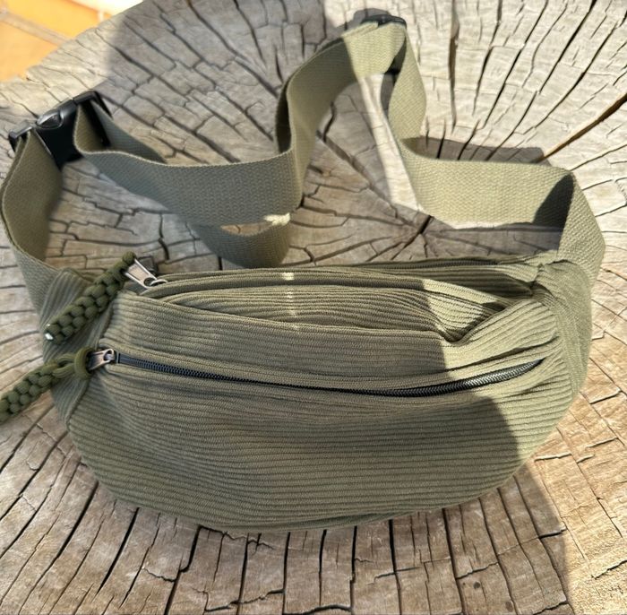 Sac banane velours kaki spacieux - photo numéro 4