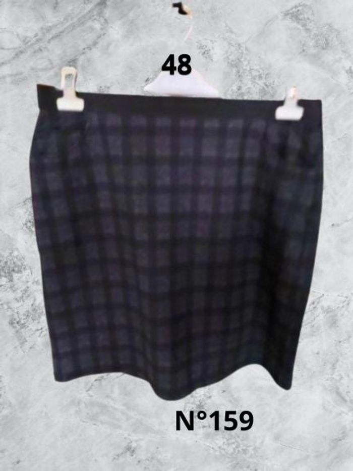 N°159 Jupe noir T48.