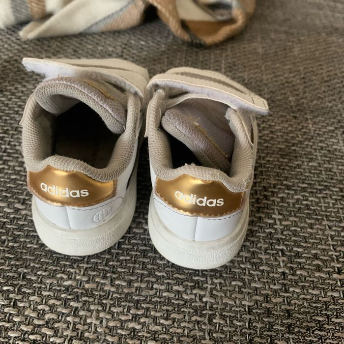 Basket Adidas taille 20 - photo numéro 3