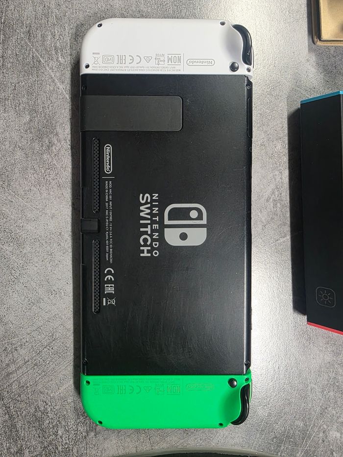 Nintendo Switch HAC-001 d'origine non patché - photo numéro 4