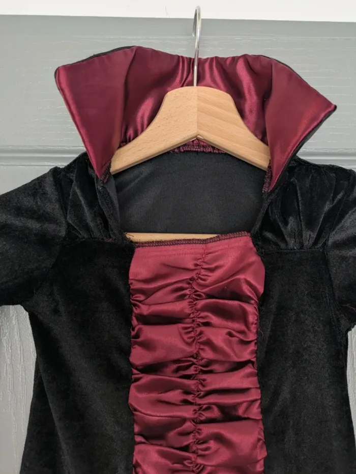 Déguisement costume robe longue de sorcière en velours aux couleurs de Gryffondor taille 3 ans - photo numéro 2