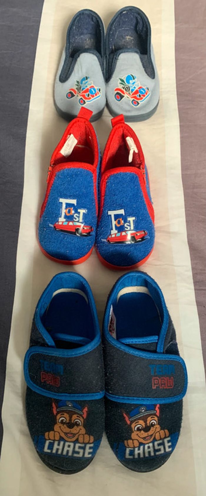 chaussons pantoufles garçon 27 2€ la paire