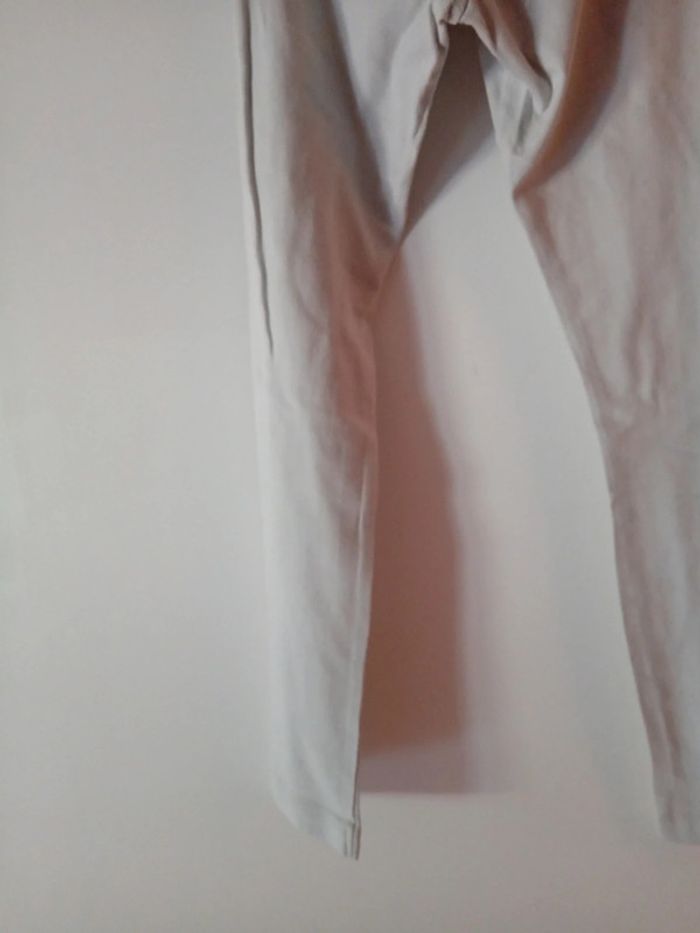 Joli legging blanc. 4 ans - photo numéro 9