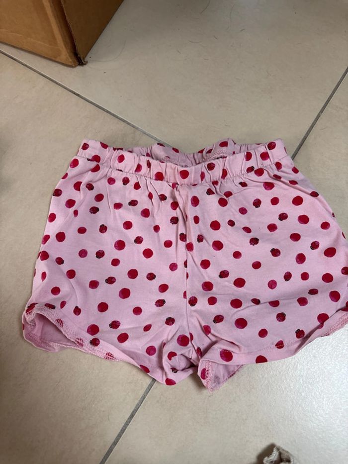 Lot de short et 1 jupes 4 ans - photo numéro 3