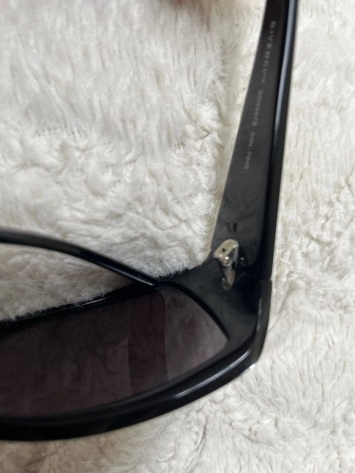 Lunettes de soleil Givenchy avec leur boîte - photo numéro 7