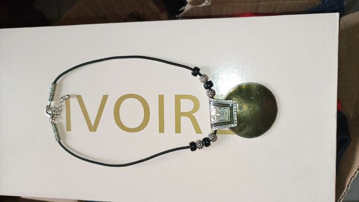 Collier médaillon brillant - photo numéro 2