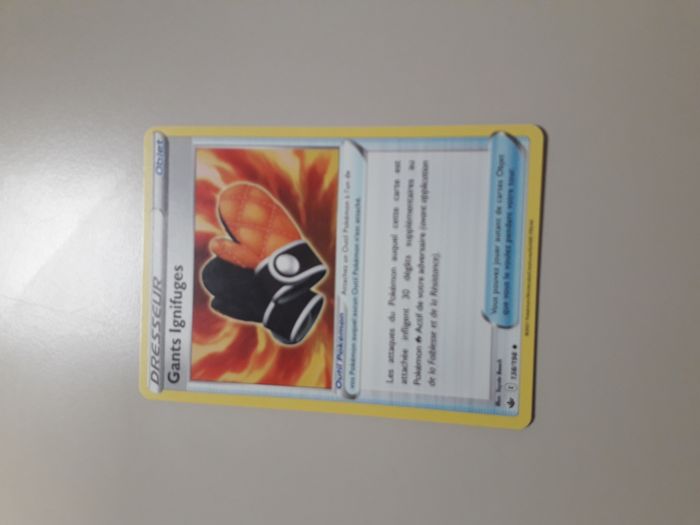 Gants Ignifugés carte Pokémon neuve