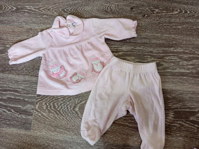 Pyjama deux pièces rose sans marque 1 mois