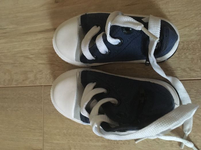 Chaussure style Converse - taille 20 - photo numéro 3