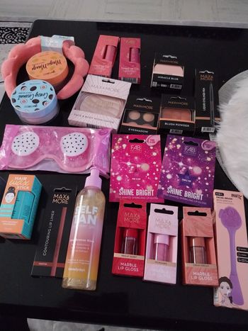 Lot maquillage neuf
