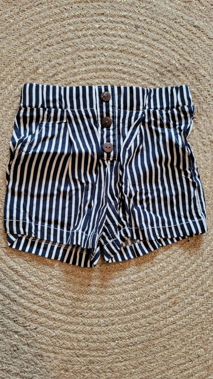 Lot short fluide 9 mois - photo numéro 3