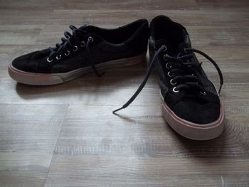 Sneakers noires et argentées Ideal Shoes 40 (CH14)