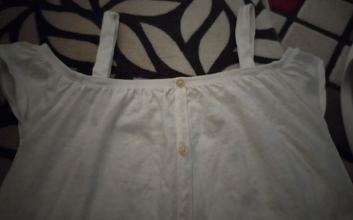 Haut blanc avec boutons dorées "Kiabi" en coton neuf - photo numéro 3