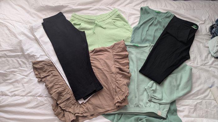 Lot vêtements fille Benetton - photo numéro 2