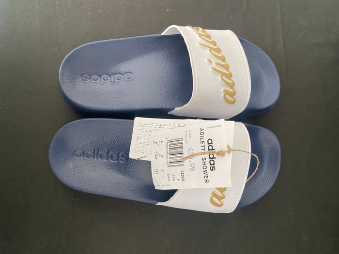 claquettes Adidas adilette neuves - photo numéro 2