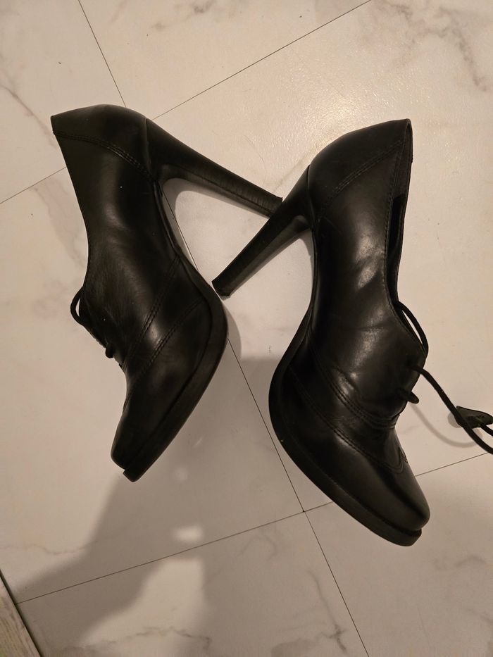 Chaussures a talons jamais portée
