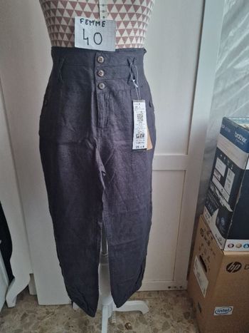Pantalon,gris foncé, neuf avec étiquettes, bas relevable & serré, longueur 86cm, en lin,taille haute