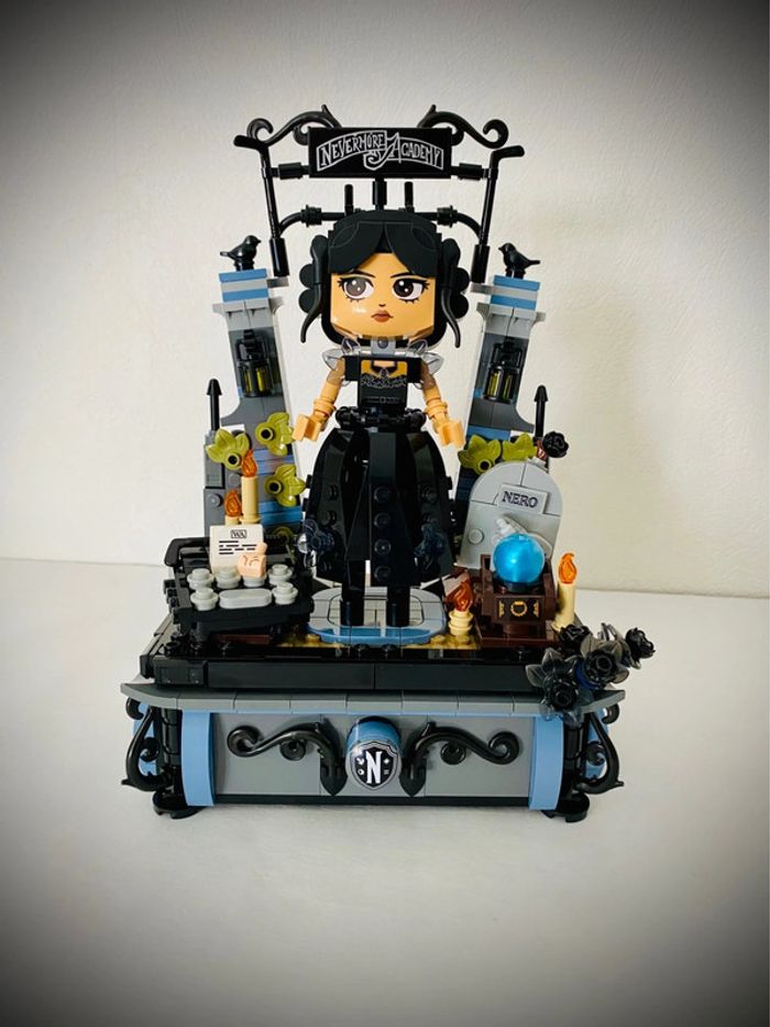 LEGO The LEGO Movie 2 - 76780 - La Figurine De Mercredi Addams - Complet avec Boîte et Notice - photo numéro 4