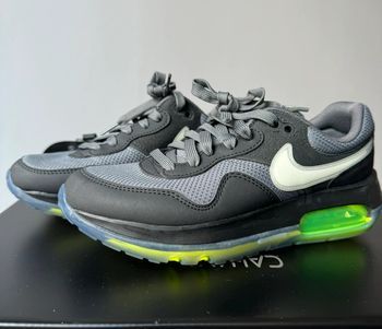 Basket Nike air Max motif NN. Pour homme ou femme.Couleur noir et gris taille 37.5