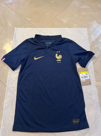 Maillot de foot Nike, équipe de France avec 2 étoiles taille 8/10 ans authentique neuf