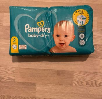 62 Couches Pampers baby dry taille 2