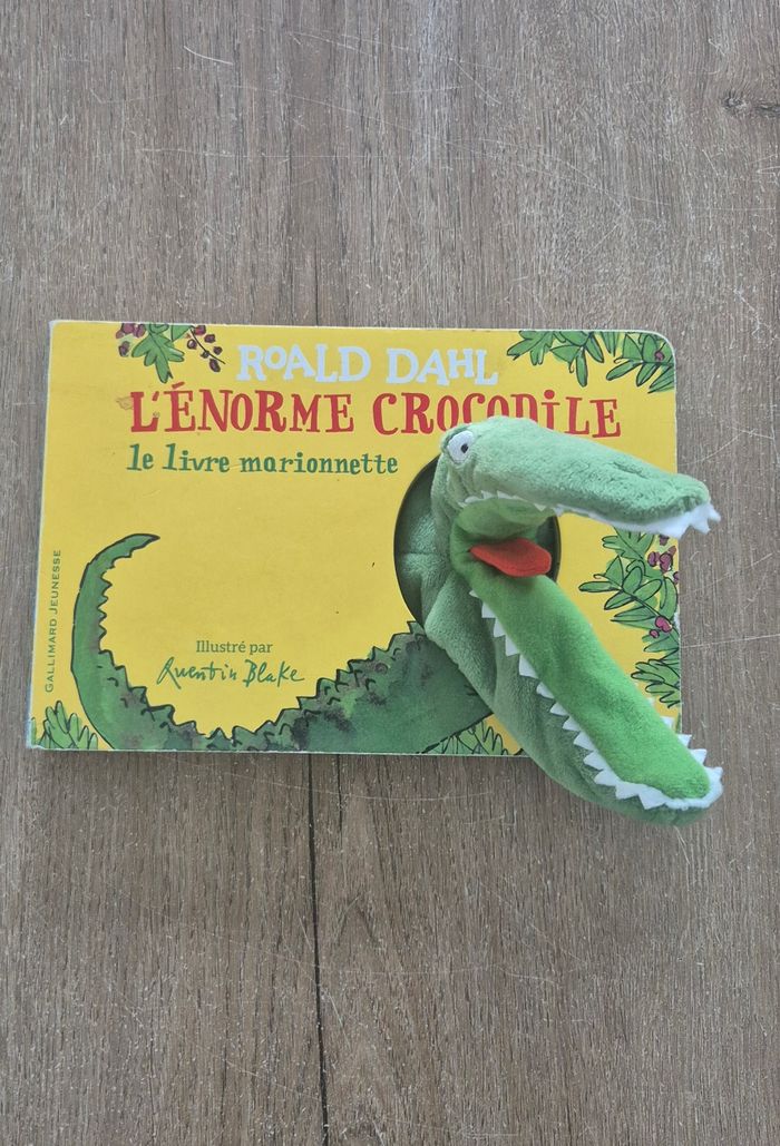 Grand livre marionnette L'énorme crocodile