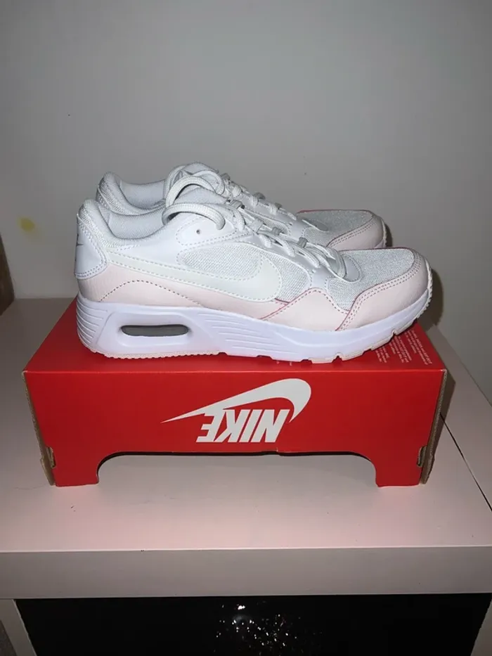 Basket Nike taille 36.5 femme fille - photo numéro 2