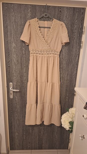 Robe longue bohème beige à dentelle