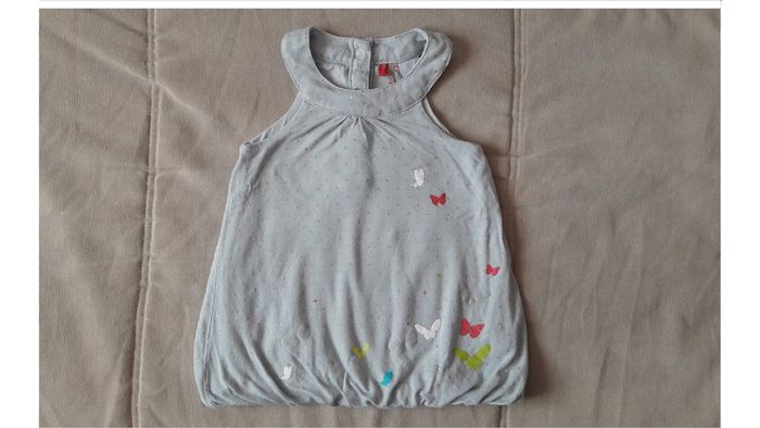 Lot été 12 mois : 2robes + 1 pantalon en tissu - photo numéro 2