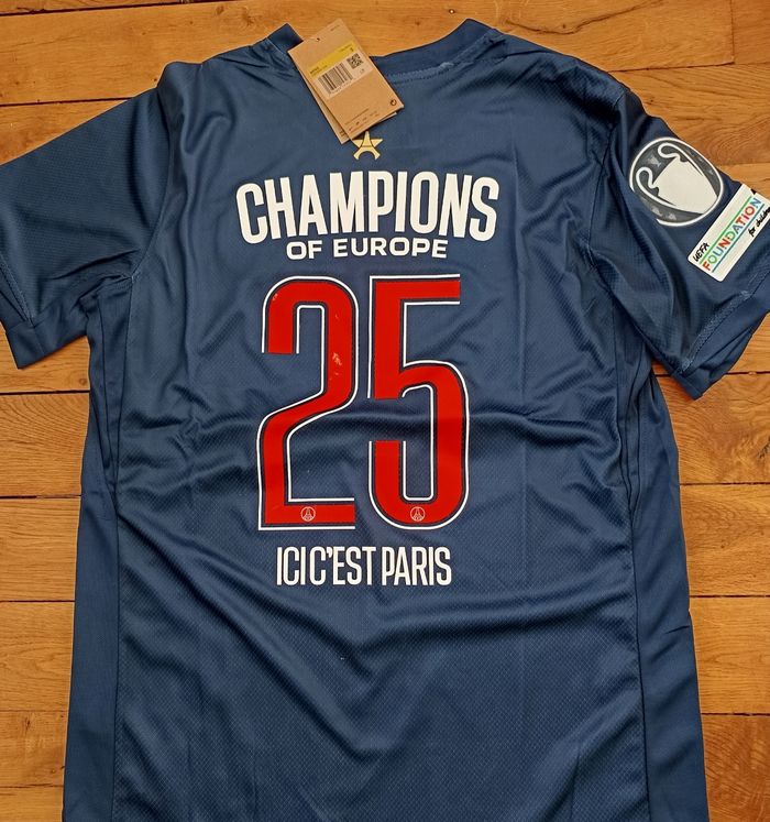 Maillot PSG taille XXL Champion Collector 25 avec patch  étoile